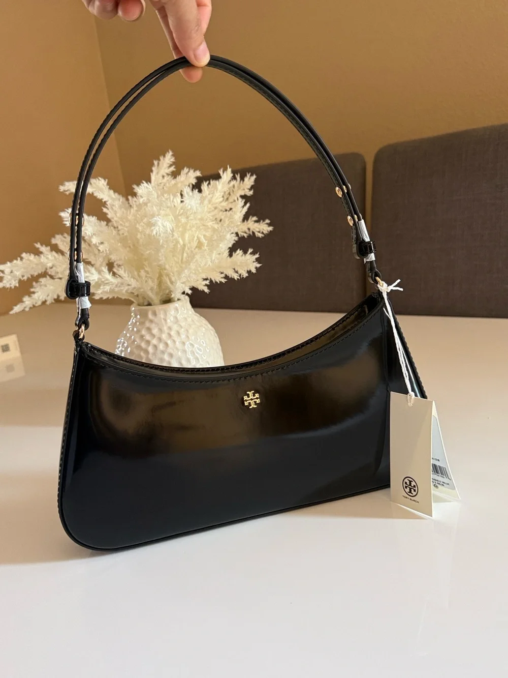 NWT , tory burch Emerson smooth shoulder bag black leather